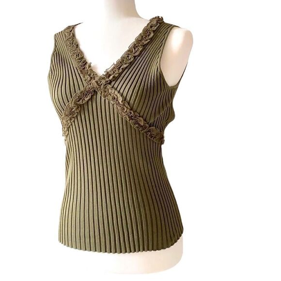 WD . NY Olive Green Ribbed V Neck Tank Ruffled Silk Blend S Earthy Boho Trendy - Picture 1 of 10